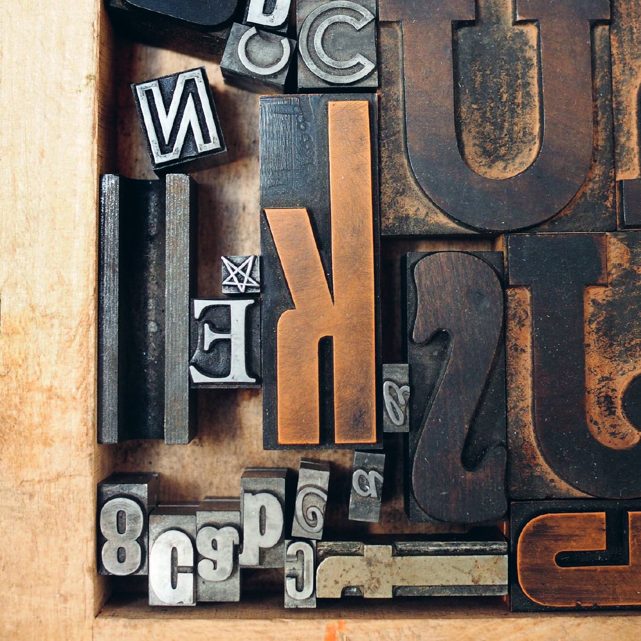 A case of worn wood type